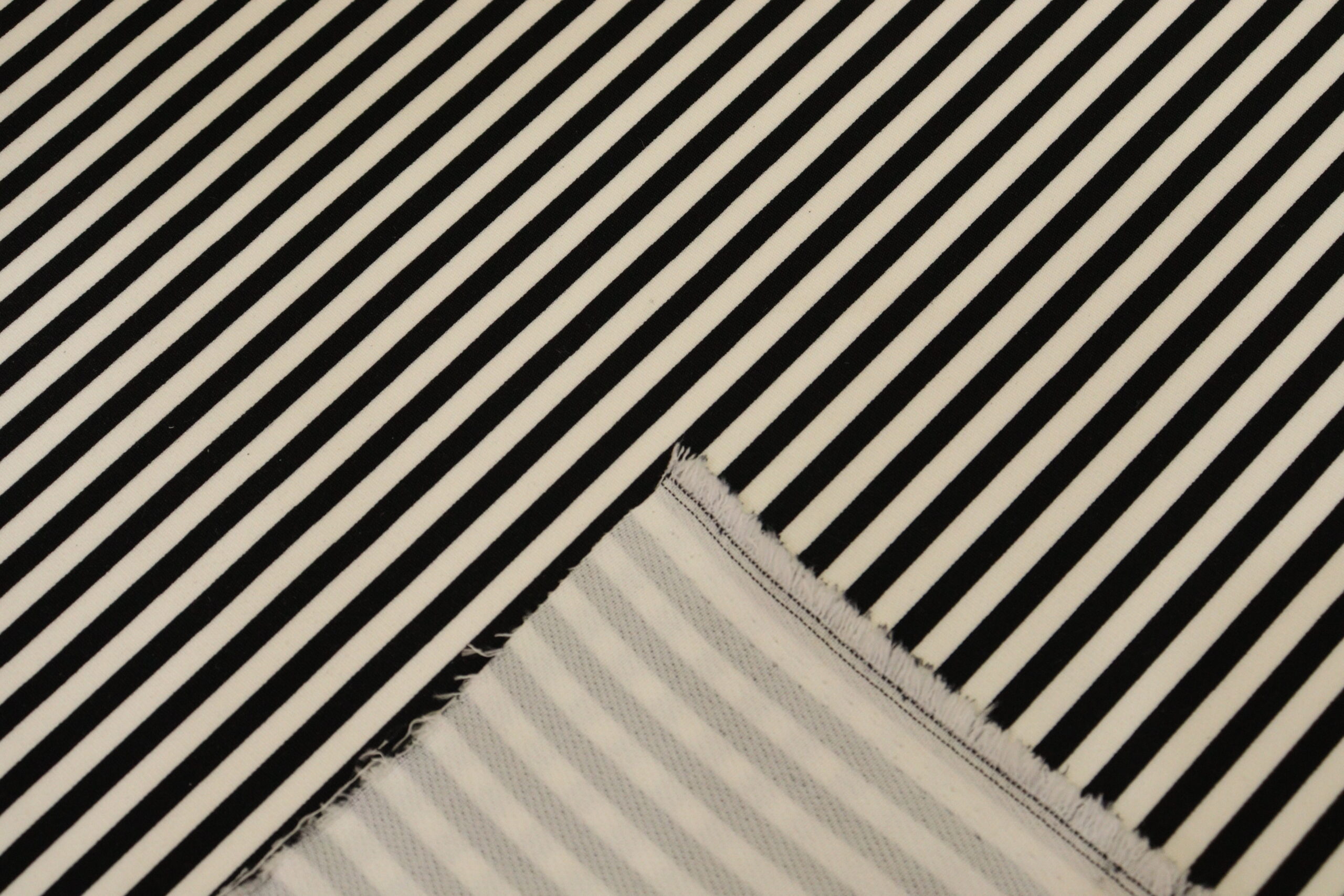 Alfaiataria Listrada - Image 2